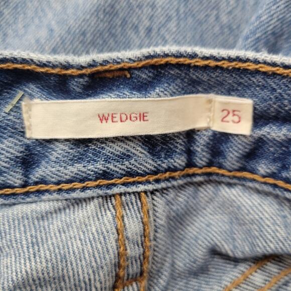 Levi's Premium Wedgie High Rise Jean Raw Hem Size 25 - Picture 3 of 11